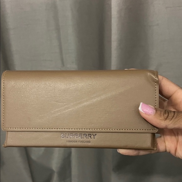 Burberry Sunglasses - Picture 5 of 9